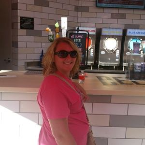 Meet your Posher, Candi